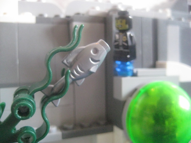 LEGO MOC - Погружение - Наутилус - подвижный в подвижном: Капитан Немо в акваланге наблюдает за подводным миром...