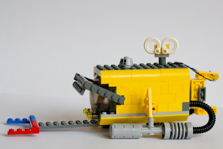 LEGO MOC - Погружение - ПОДВОДНАЯ ЛОДКА СПАСАТЕЛЕЙ: Вид сбоку. Внизу - баллоны с воздухом.