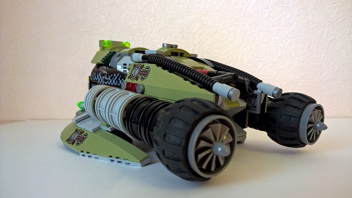 LEGO MOC - Погружение - Подлодка глубинного агента: ррум-ррум! О, какие мощные турбины! Бобби доволен. В его пластмассовых мозгах рождается идея устроить подводные гонки.