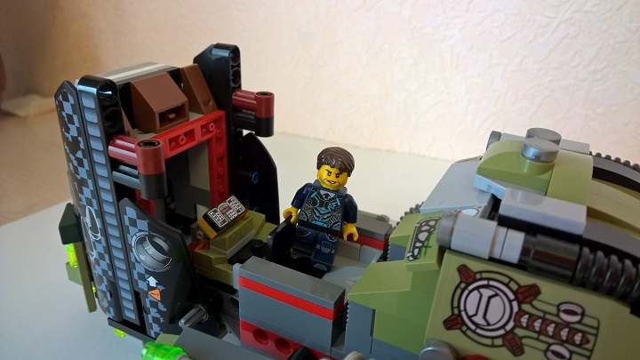 LEGO MOC - Погружение - Подлодка глубинного агента: ну и внутри обязательно...