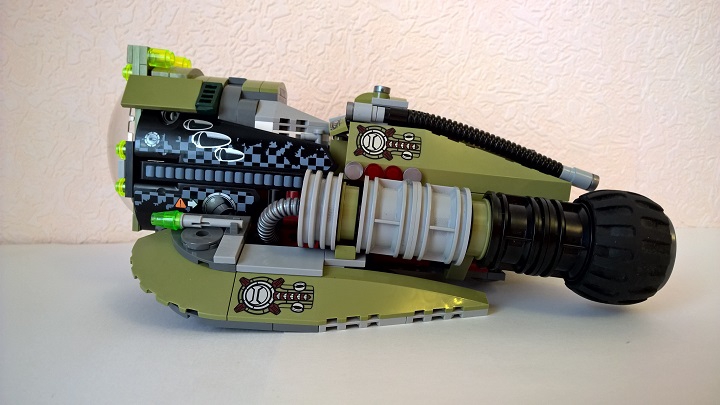 LEGO MOC - Погружение - Подлодка глубинного агента: После подъема до полутора тысяч 'зеленый человечек' отстал, наверно любит глубину. В общем первое испытание прошло успешно.