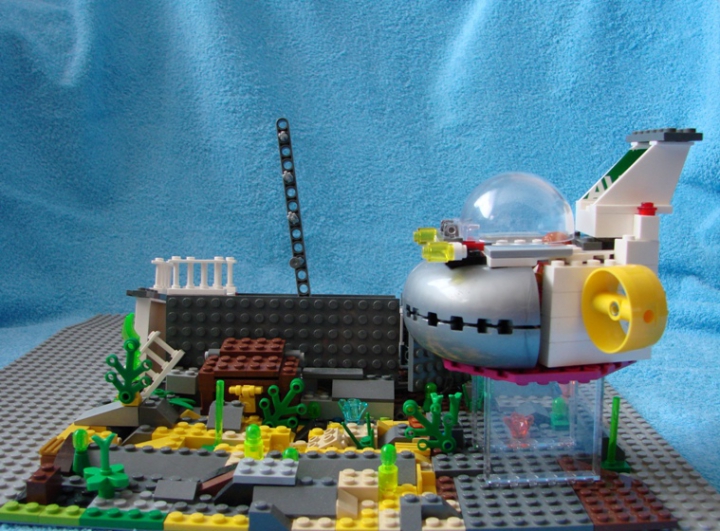 LEGO MOC - Погружение - Вперед, за сокровищами!: Пора искать место для 'парковки'.