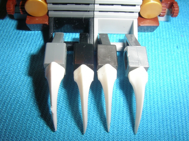LEGO MOC - Погружение - Пвпл-первая военная подводная лодка: Оружие, чтобы таранить борта других подлодок.