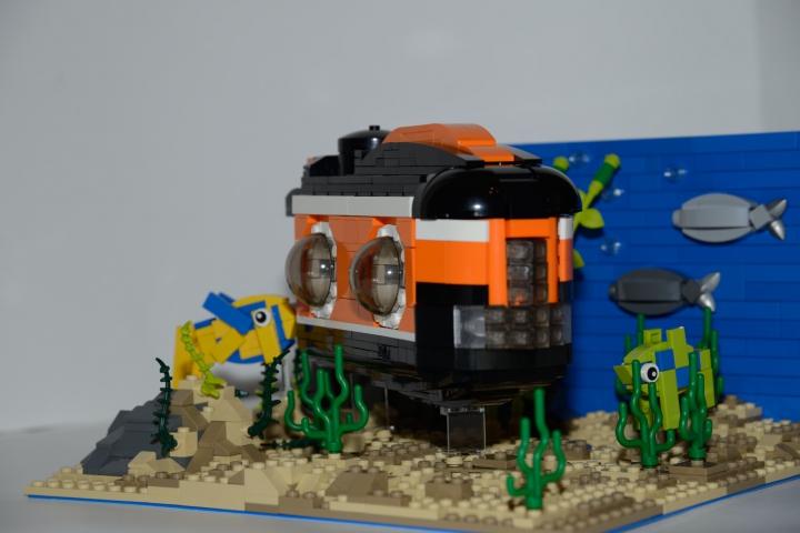 LEGO MOC - Погружение - Синее море и подводная лодка.