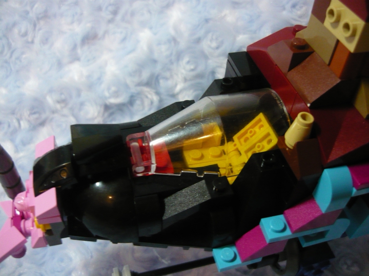 LEGO MOC - Погружение - 'Спасение из Заоблачной Дали на подлодки мастеров'.: Часть Бэтмена. Кабина управления.