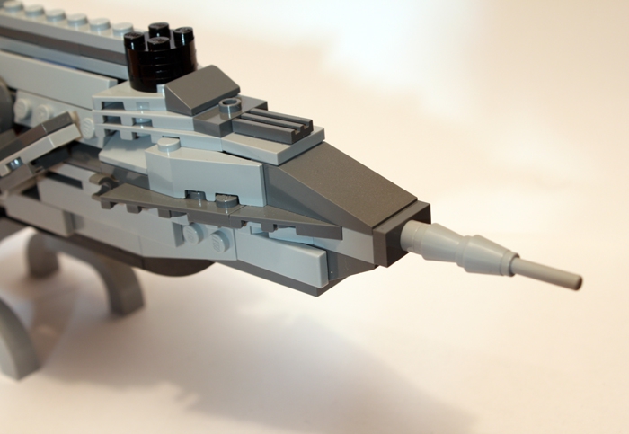 LEGO MOC - Погружение - Наутилус: Грозное оружие возмездия и защита от агрессоров, таран находится на носу корабля и прорезает китовые туши и обшивки кораблей, как нож масло.