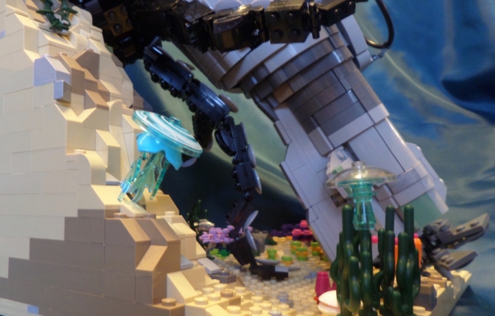 LEGO MOC - Погружение - В объятиях спрута: Чего только нет на морском дне...<br />
Вот, например, медузы. )