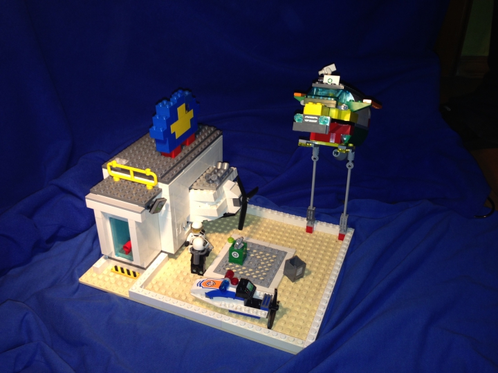 LEGO MOC - Погружение - Школа навигации батискафов (2050г.): Вот и школа навигации батискафов. Присмотритесь и вы увидите, как батискаф врезался в школу.