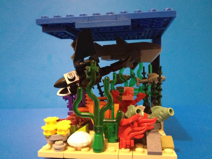 LEGO MOC - Битва Мастеров 'В кубе' - Океан в кубе.: Здесь видно, что вся работа умещается в куб 10х10х10.