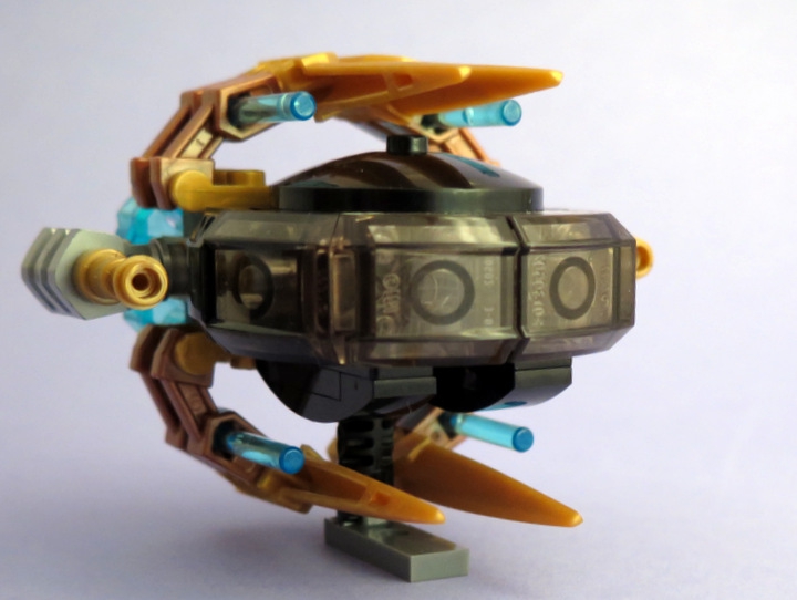 LEGO MOC - Битва Мастеров 'В кубе' - Golden Uninoida: Крылья принимают округлую форму. Только ионные орудия выступают по краям корпуса.