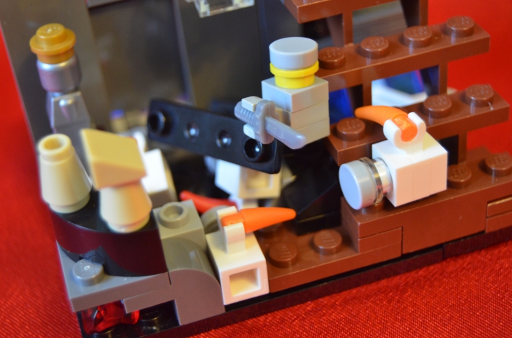 LEGO MOC - Битва Мастеров 'В кубе' - Атака на Темный Замок: Не воевавшие 30 лет стражи не смогли оказать достойного сопротивления.