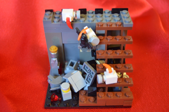 LEGO MOC - Битва Мастеров 'В кубе' - Атака на Темный Замок: Чутье не подвело.  Стражи здесь прятали древнюю реликвию – Рубин Ярости.