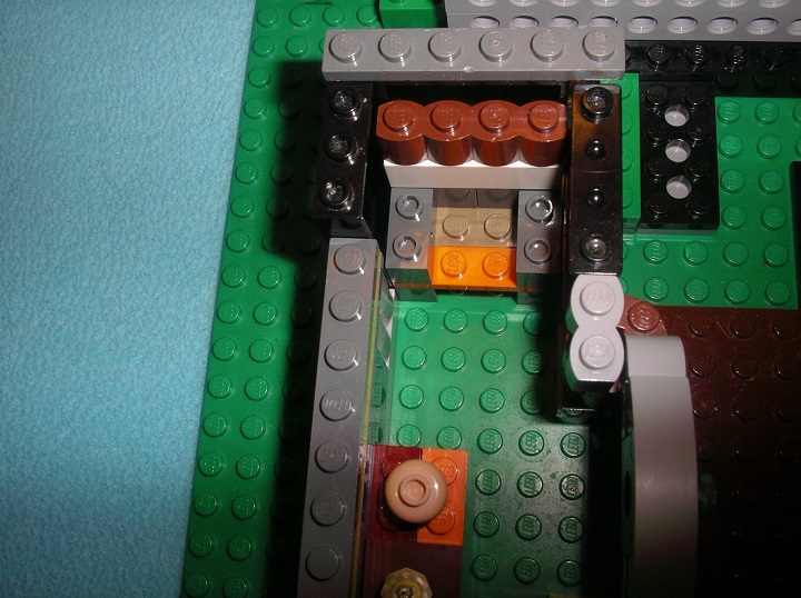 LEGO MOC - Инопланетная жизнь - Планета Макануйя: Заглянем в домик вождя. Там стоит его трон и стол с едой.