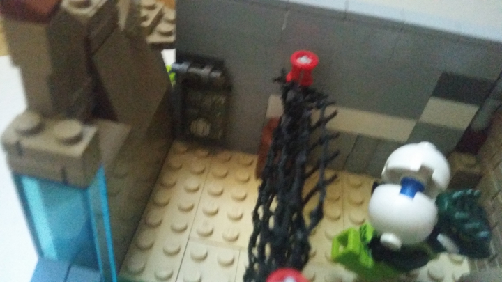 LEGO MOC - Инопланетная жизнь - Планета 'Земля змей' : 6. Тут вы можете видеть панель которая показывает состояние стены. 