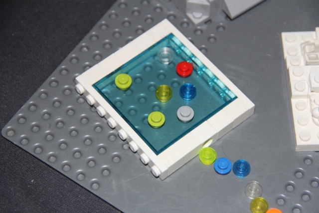 LEGO MOC - Новогодний Кубик 2016 - Дед Мороз Нуи: Каток, в течении часа создаваемый десятью тоа льда, совместно с пятью тоа воды.