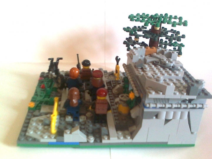 LEGO MOC - Радости и Горести Великой Победы - Возвращение солдат: Вид с боку.