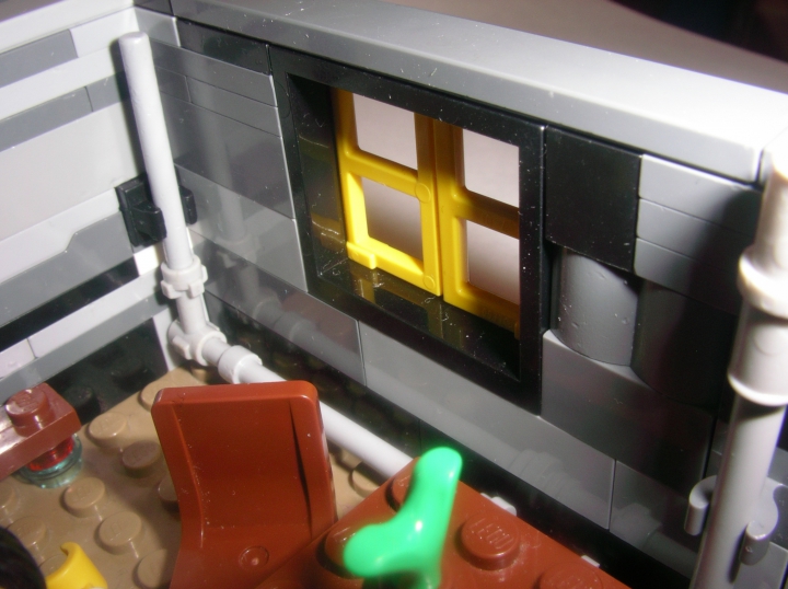 LEGO MOC - Радости и Горести Великой Победы - Возвращение солдата домой: Трубы под окном.(написал чтобы все поняли)