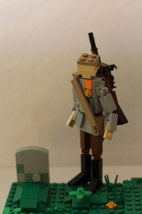 LEGO MOC - Радости и Горести Великой Победы - Враги сожгли родную хату...: Никто солдату не ответил,<br><br />
Никто его не повстречал,<br><br />
И только теплый летний ветер<br><br />
Траву могильную качал.