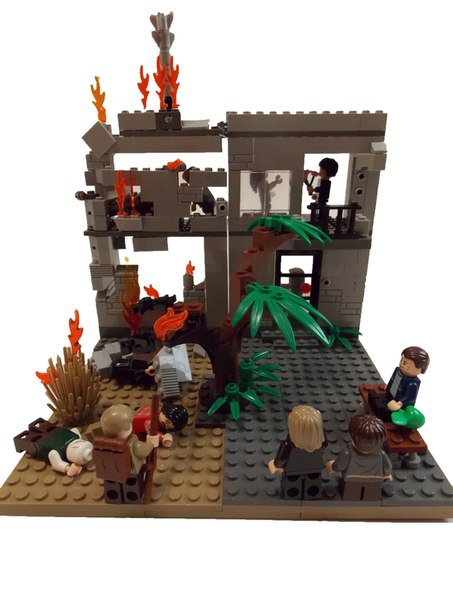 LEGO MOC - Радости и Горести Великой Победы - 'Мало кто помнит этот дом...': -Поразительно,внучек!Спустя столько лет...