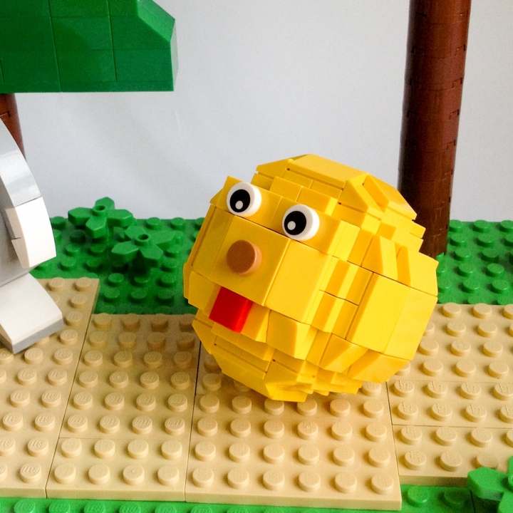 LEGO MOC - Чудеса русских сказок - Колобок и Заяц: Не ешь меня заяц, я тебе песенку спою!<br />
<br><br />
<p>Я колобок, колобок,<br />
<p>По амбару скребен,<br />
<p>По сусеку метен,<br />
<p>На сметане мешан,<br />
<p>В печку посажен,<br />
<p>На окошке стужен.<br />
<p>Я от дедушки ушел,<br />
<p>Я от бабушки ушел,<br />
<p>От тебя, зайца, подавно уйду!<br />
</br><br />
