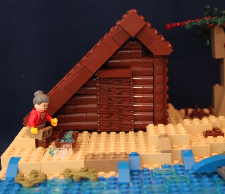 LEGO MOC - Чудеса русских сказок - Сказка о рыбаке и рыбке. (А.С. Пушкин): Бабка размышляет над бренностью мира над корытом которое активно протекает.