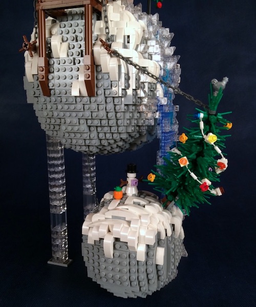 LEGO MOC - Новогодний Кубик 2017 - Фэнтези Новый Год : На нижней сфере расположился снеговик.