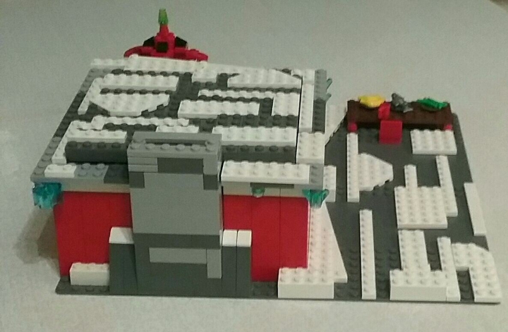 LEGO MOC - Новогодний Кубик 2017 - Новый год Красного волшебника: Дом: вид сзади