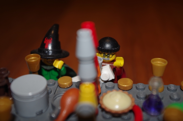 LEGO MOC - Новогодний Кубик 2017 - Рождественский обед в Хогвартсе: За столом уже сидят