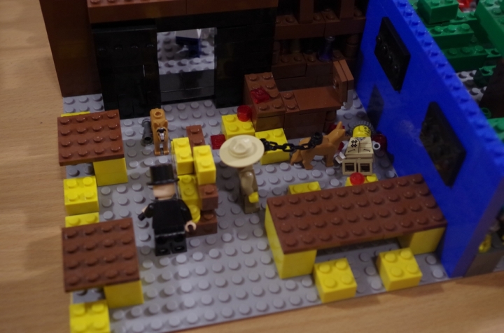 LEGO MOC - Конкурс Детективов - Убийство и кража в спортбаре 'Шахта золота' на конце города.: Спортбор внутри. 