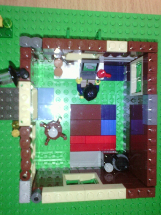 LEGO MOC - Конкурс Детективов - Райское яблоко: Это был скромный офис,в котором  Эраст Петрович мог сварить себе кофе, но самое главное там был компьютер, когда то он привез его из будущего
