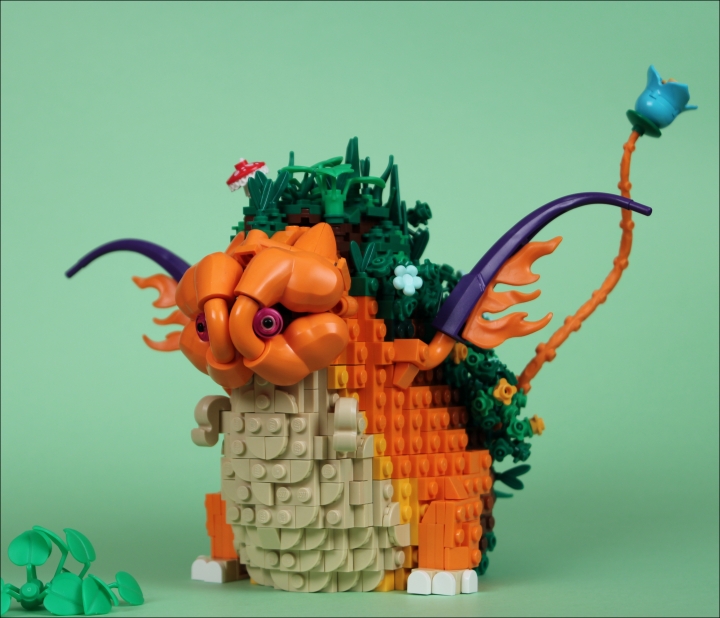LEGO MOC - Фантастические твари и кто их фантазирует - Садовый дракончик: Вот так выглядит средний представитель вида. Хотя быть может этот отъелся несколько больше прочих.<br />
Существо разумно, хотя и не очень-то умно.