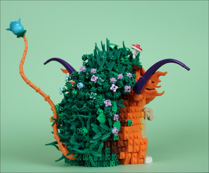 LEGO MOC - Фантастические твари и кто их фантазирует - Садовый дракончик: Кстати цветочек на хвосте - выдумка хозяев (точнее их детей), обычно там куда более простая кисточка.