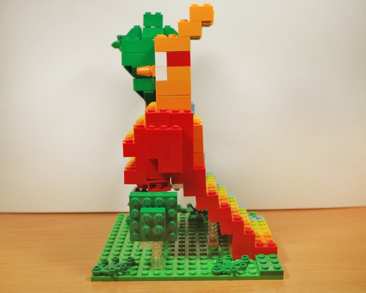 LEGO MOC - Фантастические твари и кто их фантазирует - Радужная птица: Вид справа.