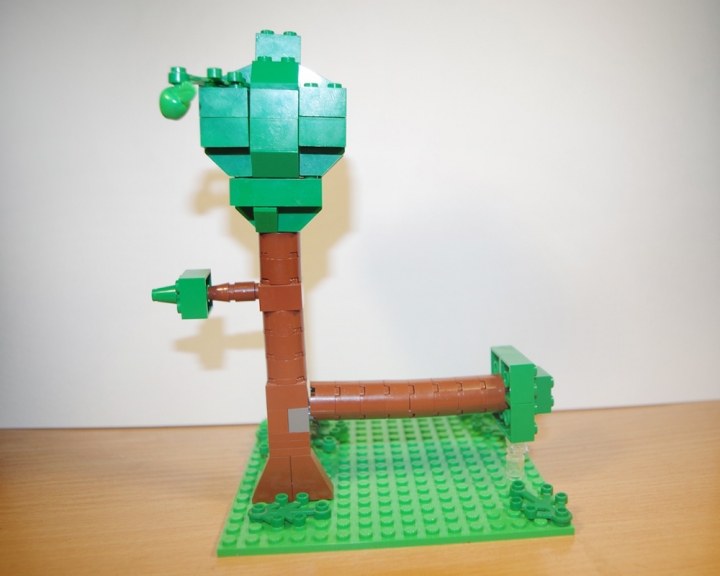 LEGO MOC - Фантастические твари и кто их фантазирует - Радужная птица: Дерево на котором сидит птица.