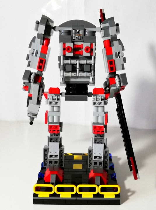 LEGO MOC - 16x16: Mech - Танатос-5000: Сзади находится источник питания. По сути, он может выдержать какое то количество выстрелов и ударов, но лучше не рисковать.<br />
Помнится, какие-то умники пытались разбросать его внутри всего меха, но когда он не завелся, эту идею отбросили.