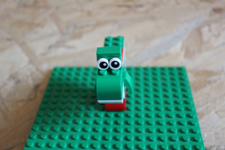 LEGO MOC - 16x16: Чиби - Марио: Йоша тоже любит быть в кадре.