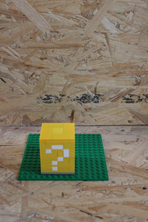 LEGO MOC - 16x16: Чиби - Марио: Это лаки-блок, - 'интересно что там?'