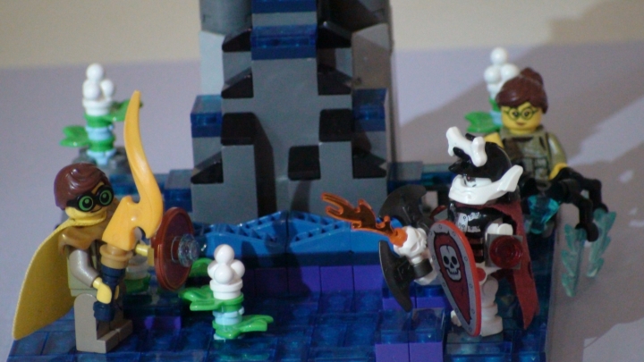 LEGO MOC - 16x16: Поединок - фэнтези баттл: Адам повернулся к вам и говорит – «ставьте лайки или это СУЩЕСТВО долезет до меня!!!»