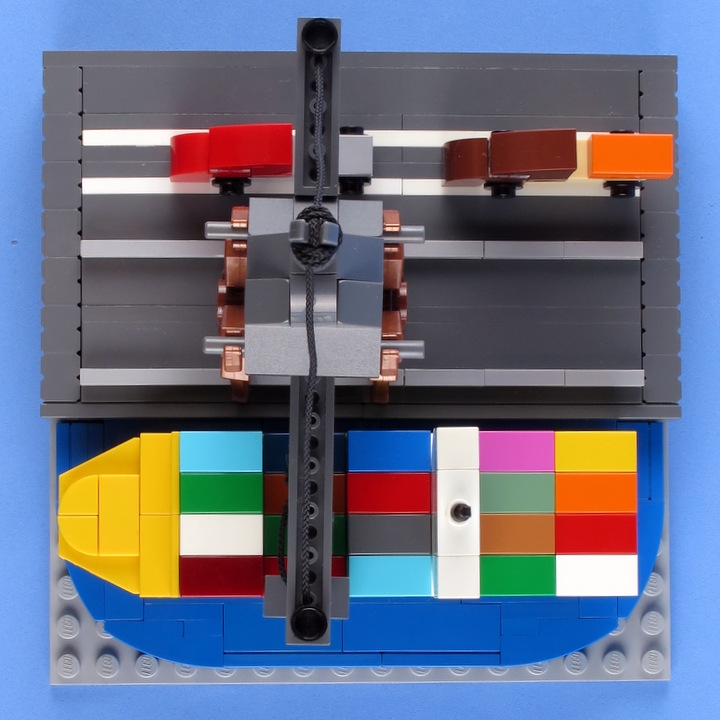 LEGO MOC - 16x16: Микро - МорПорт: Техническое фото 1 (сверху). Видно, что всё помещается на подставке 16*16.