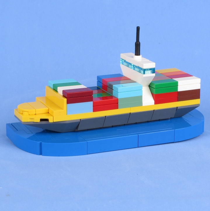 LEGO MOC - 16x16: Микро - МорПорт: Контейнеровоз в море.
