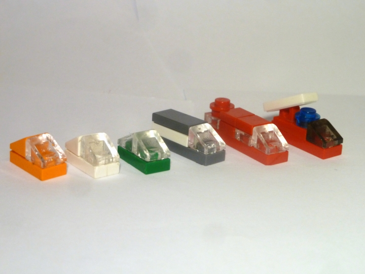 LEGO MOC - 16x16: Микро - Годод Солнечногорск на реке Волшебная.: Сами машины.<br />
3 легковушки, грузовик, автобус и пожарная машина.