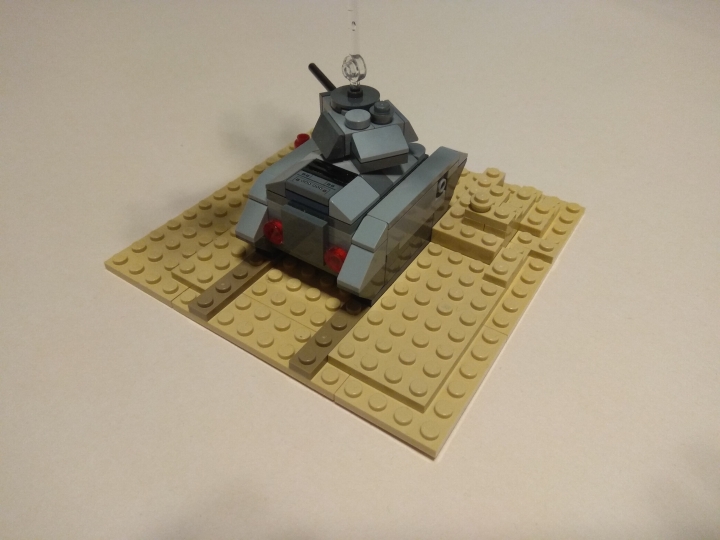 LEGO MOC - 16x16: Микро - Валькирия и химера.: Химера, вид сзади. Квадратный тайлик в задней части машины изображает кормовую дверь для десанта.