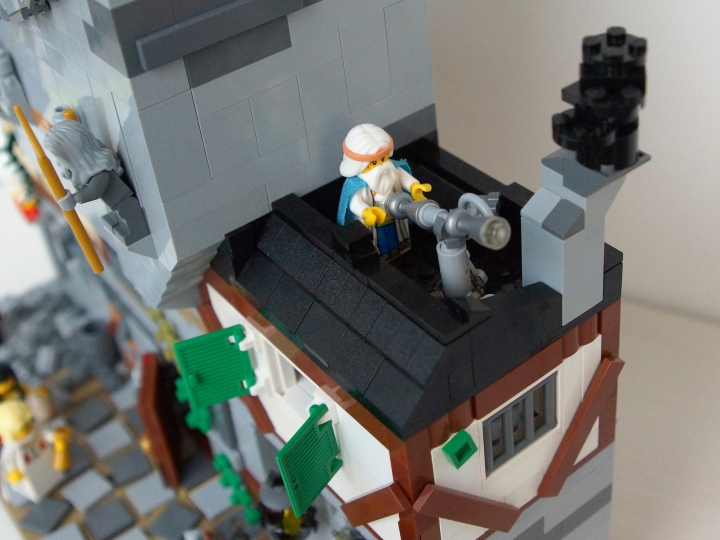 LEGO MOC - Младшая лига. Конкурс 'Средневековье'. - Городские куранты: Зачем он смотрит на звёзды днём? Может, телескоп настраивает?..