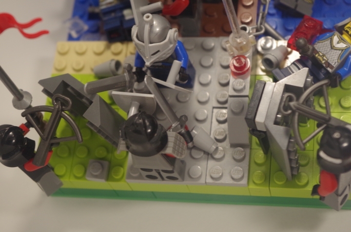LEGO MOC - Младшая лига. Конкурс 'Средневековье'. - На нас напали!!!: Сражение.Воины и лучники.