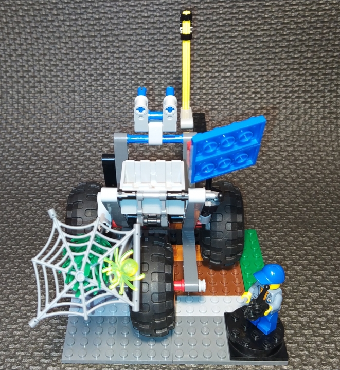 LEGO MOC - LEGO-конкурс 16x16: 'Все работы хороши' - Управляющий роботом-дворником: Инструменты робота-дворника: лопата, скребок, щетка, метла, топор, контейнер для мусора (снега, листвы и т.п.). 