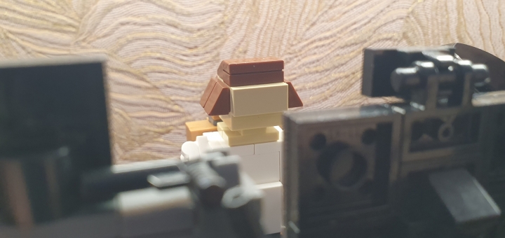 LEGO MOC - LEGO-конкурс 16x16: 'Все работы хороши' - Программист: Задумчивое лицо нашего работяги, занятое своим делом...