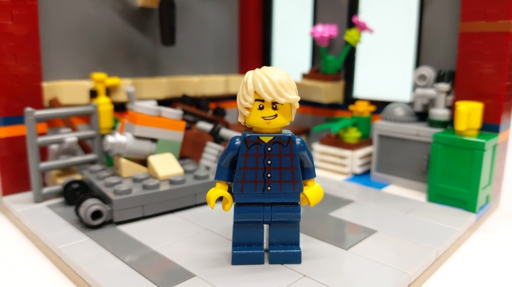 LEGO MOC - LEGO-конкурс 16x16: 'Все работы хороши' - Специалист по ремонту и обслуживанию поршневых авиадвигателей : Майк владелец и сотрудник мастерской по ремонту поршневых авиадвигателей.