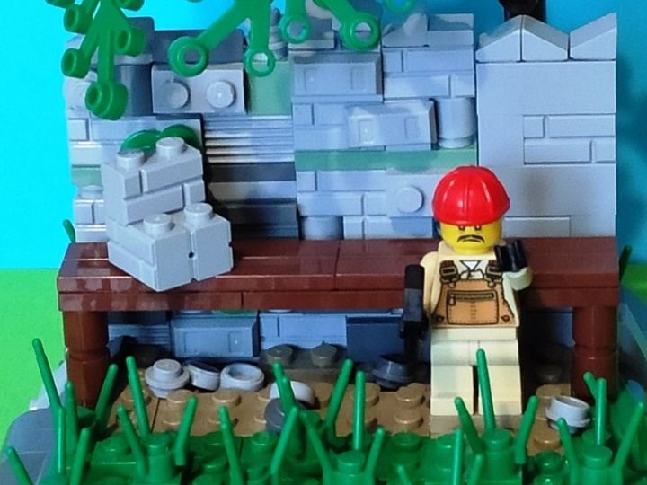 LEGO MOC - LEGO-конкурс 16x16: 'Все работы хороши' - Реставратор: Он устал и слез со своих лесов. Он очень гордится своей работой и тем, что он приносит пользу людям.