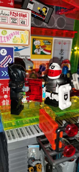 LEGO MOC - LEGO-конкурс 16x16: 'Киберпанк' - Rain, COPs and robots