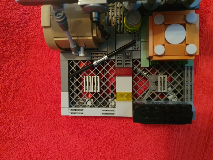 LEGO MOC - LEGO-конкурс 16x16: 'Киберпанк' - CyberPunk Girl: Даже под землей проходит куча коммуникаций.